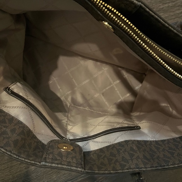 Michael Kors Austin large pebbled leather satchel - Picture 6 of 9